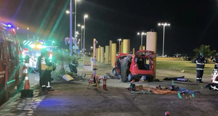 https://media.biobiochile.cl/wp-content/uploads/2026/06/conductor-termina-lesionado-tras-violento-choque-contra-una-palmera-en-avenida-de-antofagasta-750x400.png