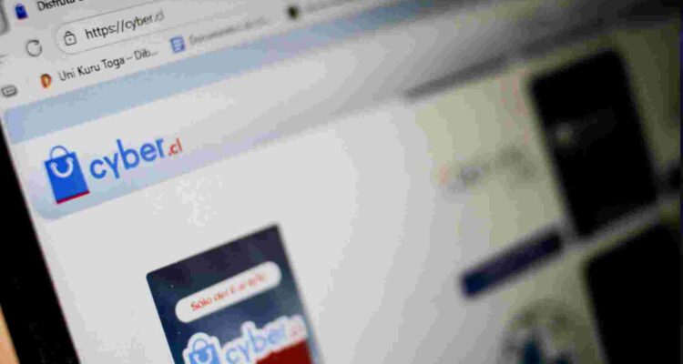 Experto explica "patrones oscuros" del Cyber Day y advierte que "actúa distinto según el historial"