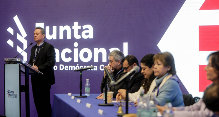 DC inicia nueva etapa con asunción de Ortiz como presidente: apunta a ser "oposición responsable"
