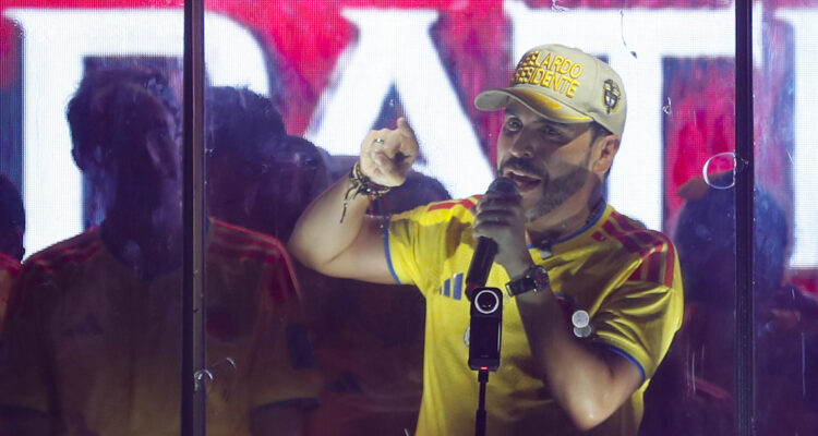 De la Espriella acepta debatir con Cepeda pero le exige aceptar resultados del domingo en Colombia