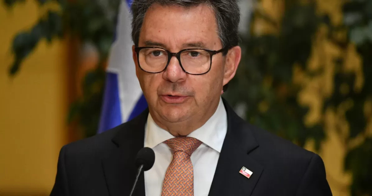 Ministro de Defensa, Fernando Barros, enfría petición de sacar militares FFAA a las calles: “La seguridad corresponde a las policías”