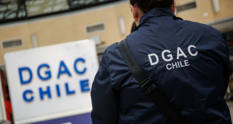 DGAC responde por vuelos con niños haitianos y acota su rol técnico en autorizaciones aéreas