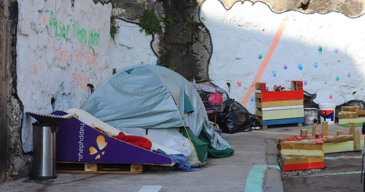 Diputados presentan proyecto para sancionar con cárcel la instalación de “rucos” en espacios públicos