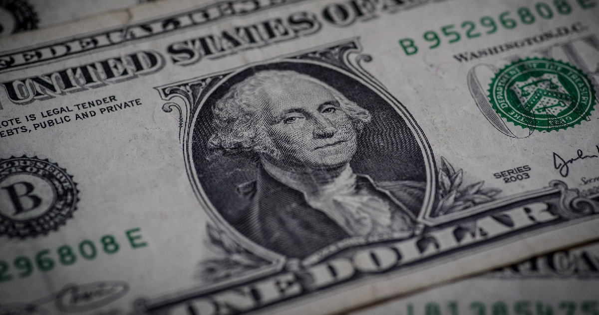 Dólar inicia la semana al alza tras la cuarta caída seguida de la actividad económica en Chile