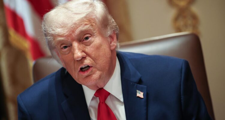 Trump asegura que "no pasa nada" si Irán suspende las negociaciones: "No podría importarme menos"
