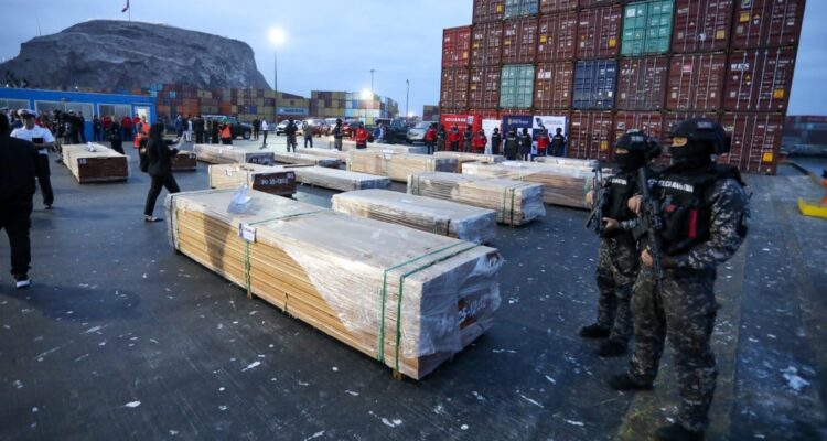 "Indetectable vía escáner": fiscal y la incautación de $8 mil millones en droga impregnada en madera