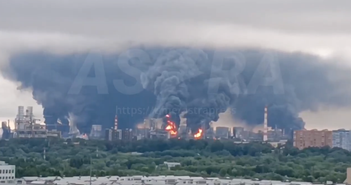 Ucrania lanza masivo ataque con drones contra complejo de refinerías de Moscú: hay 16 heridos