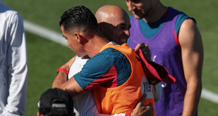 Roberto Martínez, DT de Portugal, sorprendió con su elección del mejor futbolista en la historia de Chile.