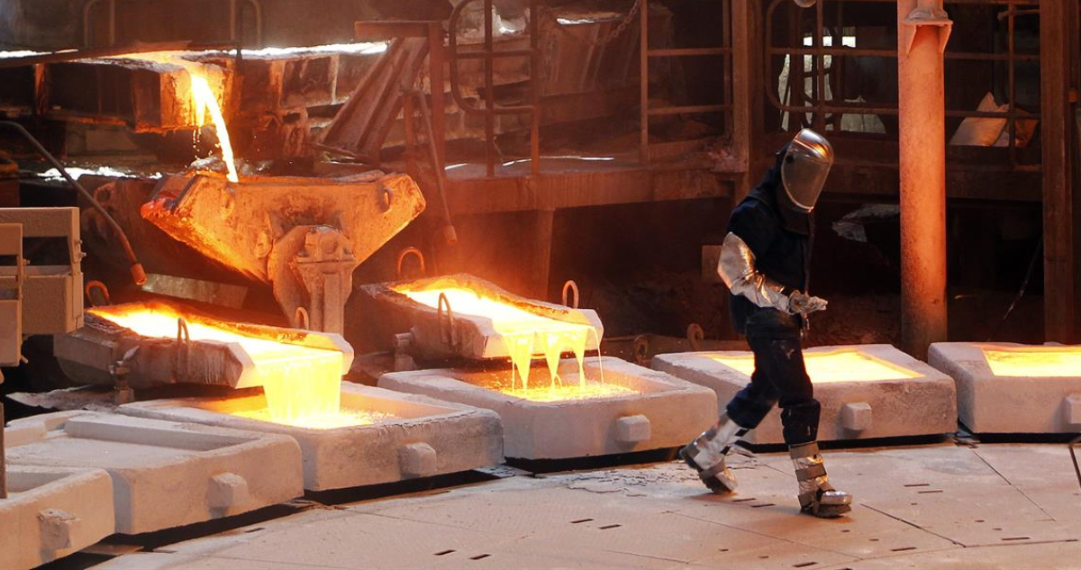 El peor resultado en unos nueve años: INE reporta nueva caída de la producción industrial en Chile