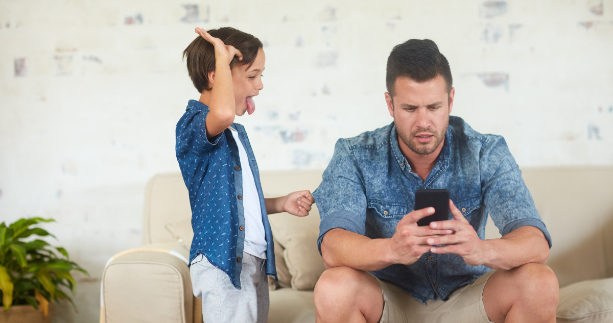 Uso de celular en padres afecta a niños