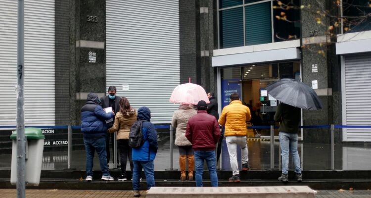 Causa y Efecto: Desempleo muestra un oscuro horizonte para los próximos mesesen Chile