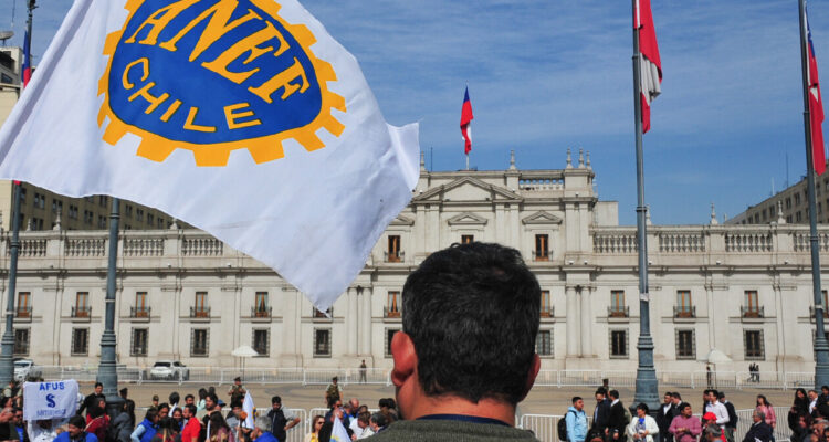 El empleo público crece varios pasos por delante del privado: expertos llaman a implementar reformas