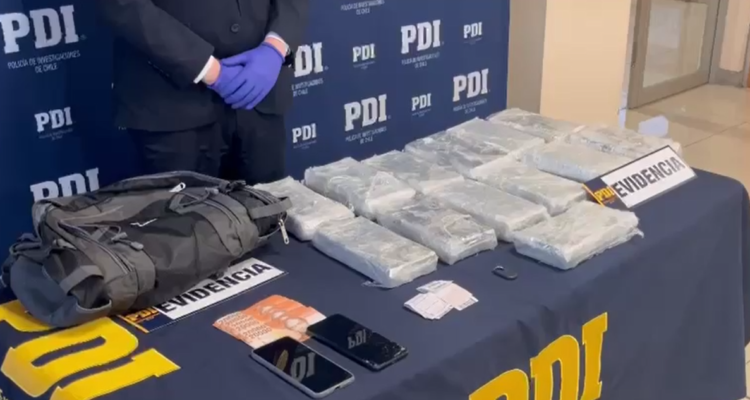 En prisión preventiva queda trabajador que intentó enviar 14 kilos de cocaína a Sídney desde Santiago