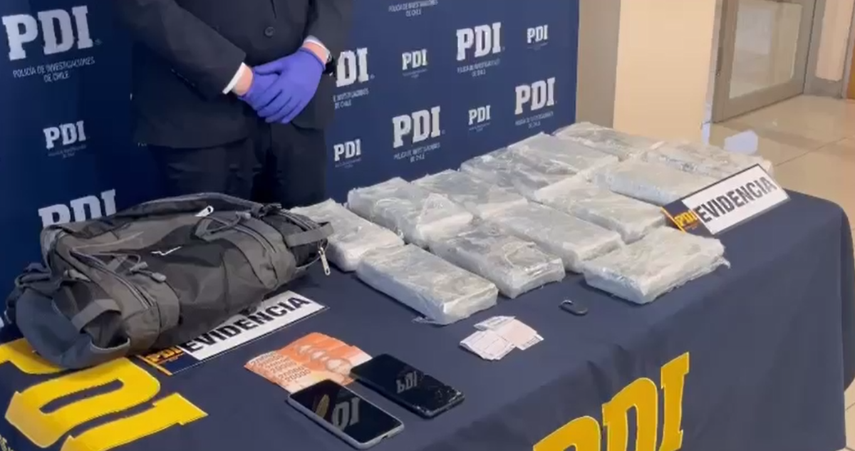 En prisión preventiva queda trabajador que intentó enviar 14 kilos de cocaína a Sídney desde Santiago