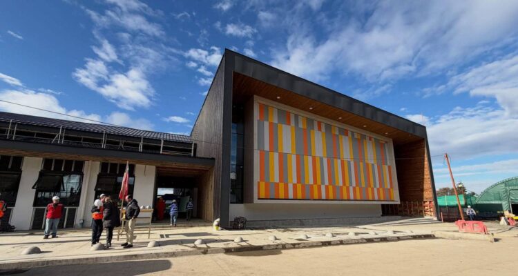 https://media.biobiochile.cl/wp-content/uploads/2026/06/escuela-de-cultura-de-castro-750x400.jpg