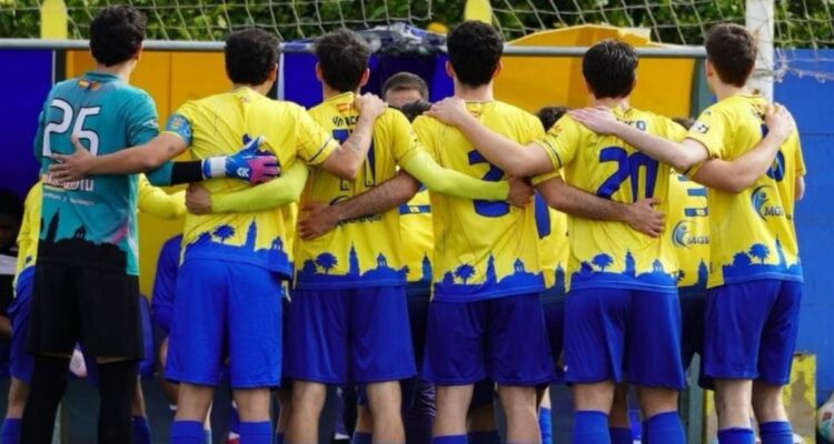 Club de juveniles en España celebró ascenso con stripper y show erótico.