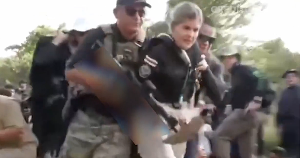 Evacúan a Laura Fernández