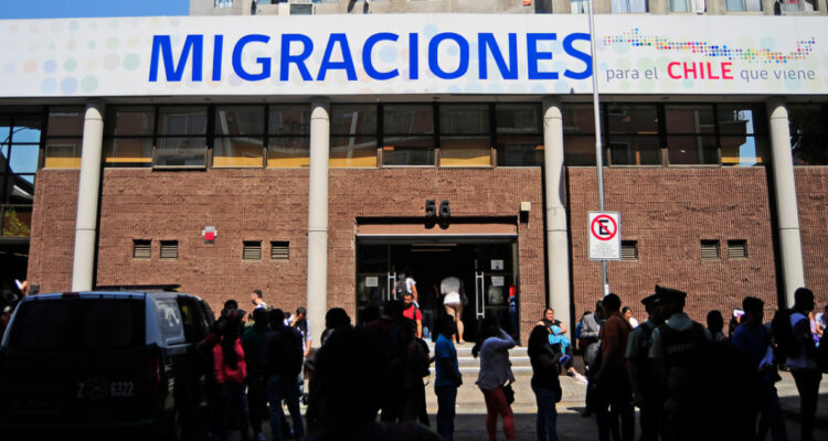 Migraciones alerta por documentos falsos usados por extranjeros para acceder a trabajos