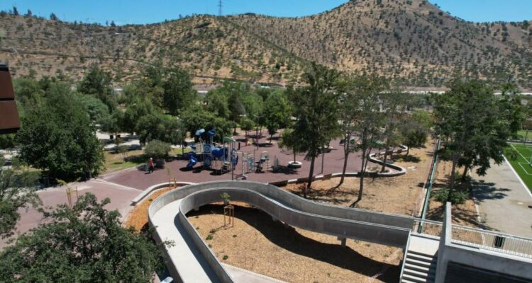 Financiamiento de parque Cerro Chena desata nuevo conflicto entre Gobernación Metropolitana y el Minvu