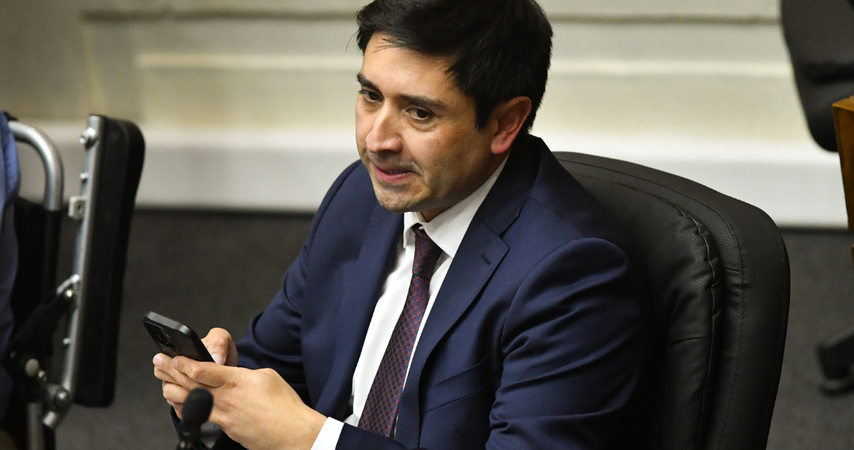 Fiscalía presenta acusación contra senador Calisto por fraude reiterado al Fisco: “una caja pagadora”