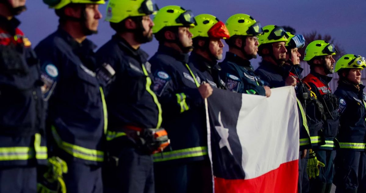 Avión de la FACh aterriza en Venezuela con bomberos para apoyar en labores de búsqueda y rescate