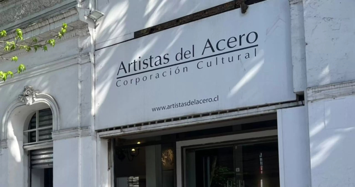 Ministro de las Culturas exige devolver $150 millones antes de venta de edificio de Artistas del Acero