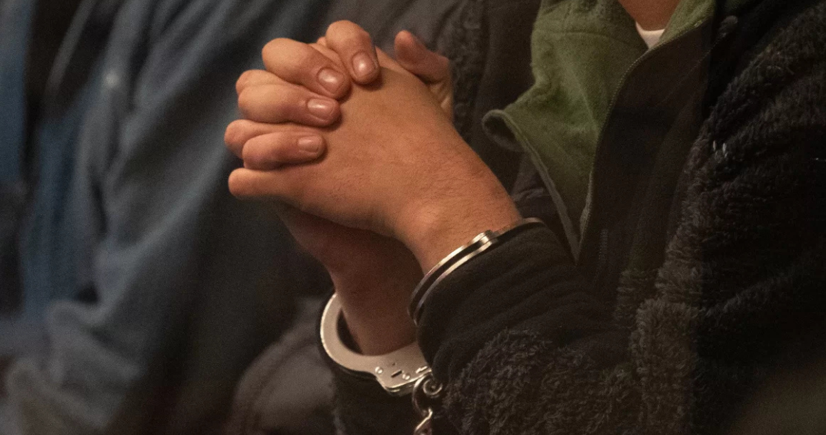 Prisión preventiva para joven de 18 años por homicidio de hombre en Quellón
