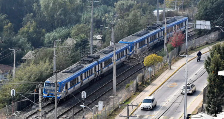 Proyecto de tren rápido Santiago-Valparaíso avanza tras positiva reunión con consorcio interesado