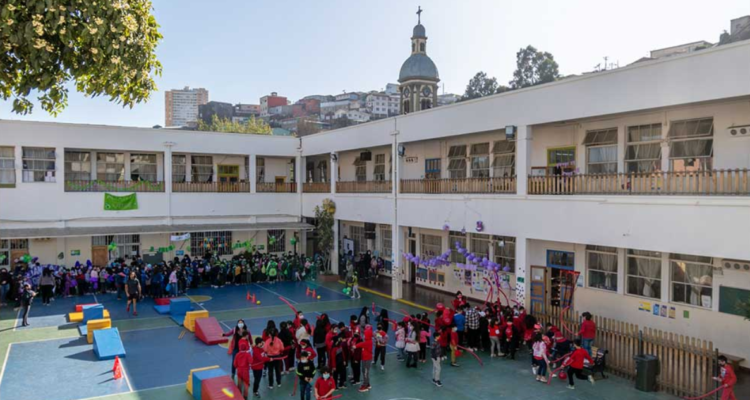 Cierre de escuela San Ignacio de Loyola deja en incertidumbre a 585 alumnos y 70 funcionarios
