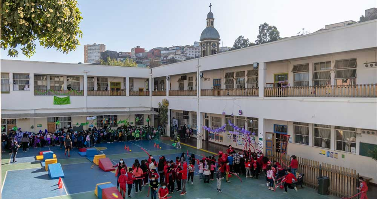 Cierre de escuela San Ignacio de Loyola deja en incertidumbre a 585 alumnos y 70 funcionarios