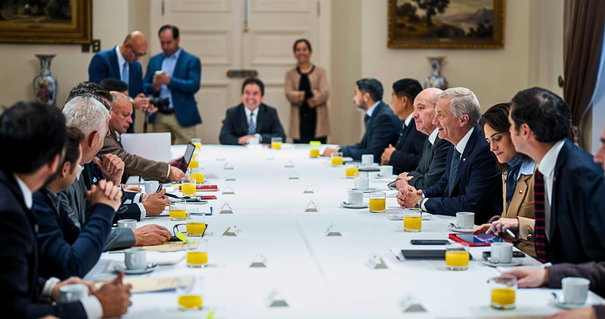 Gobernadores plantean agenda de descentralización a Kast en medio de debate por Rol Único de Vándalos