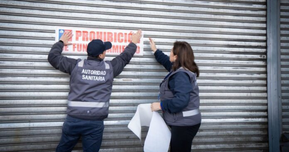 Seremi de Salud prohíbe funcionamiento de supermercado Líder en Talca por incumplimientos sanitarios