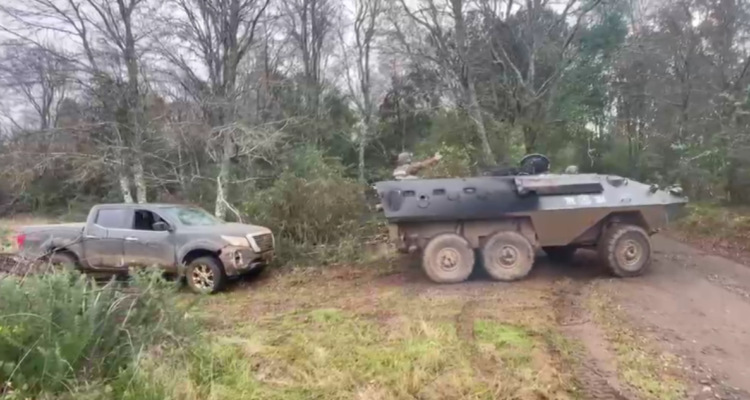 Con amplio operativo recuperan camioneta robada en Ercilla: hallaron ballesta y chaleco antibalas