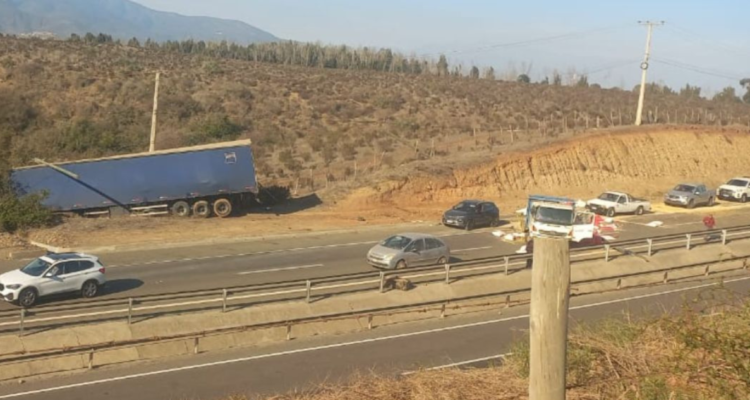 Camiones protagonizan colisión en Ruta 5 Norte en La Ligua