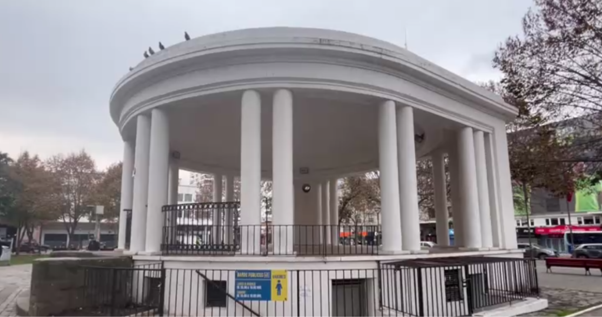 Baños de la Plaza de la Independencia de Concepción permanecerán cerrados por al menos un mes más