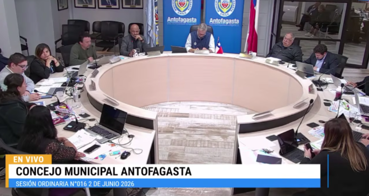 “No me trate de esquizofrénica”: El duro cruce entre alcalde de Antofagasta y concejala por desalojos