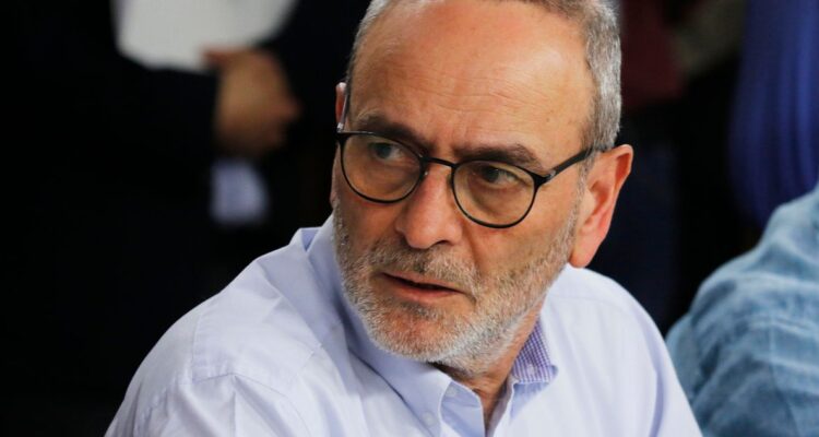 Gobierno y oposición defienden a Kast tras críticas de gobernador Saffirio: “Él está al debe”