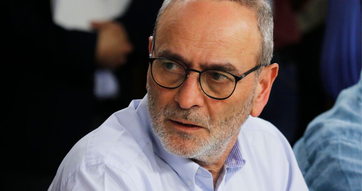 Gobierno y oposición defienden a Kast tras críticas de gobernador Saffirio: “Él está al debe”