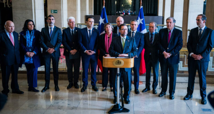 Gobierno apunta al tratado de libre comercio con EEUU para intentar frenar arancel por trabajo forzoso