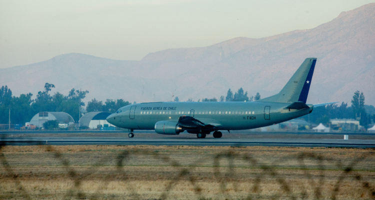 Gobierno concreta expulsión de 45 extranjeros en vuelo desde Iquique: son colombianos y dominicanos