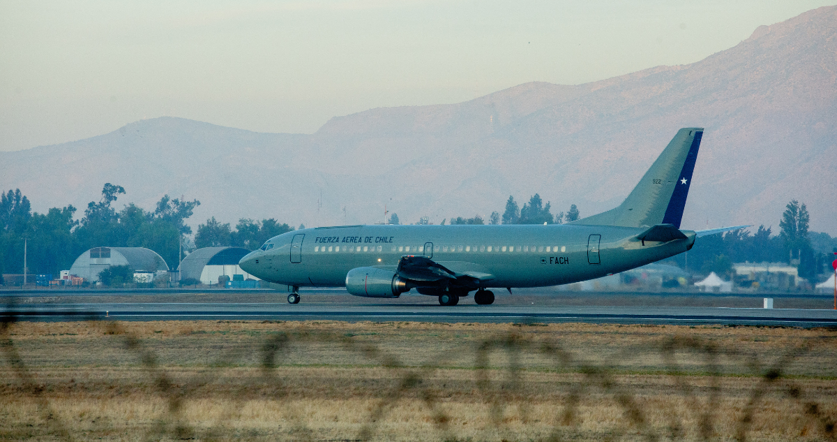 Gobierno concreta expulsión de 45 extranjeros en vuelo desde Iquique: son colombianos y dominicanos