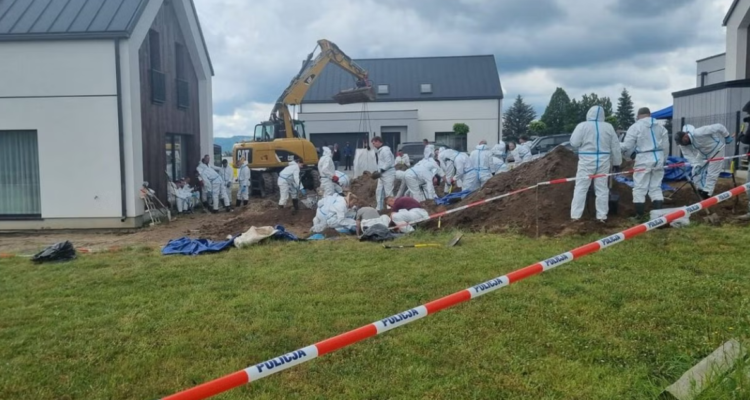 Hallan más de 30 fetos enterrados en casa de doctora en Polonia: se sospecha uso en experimentos
