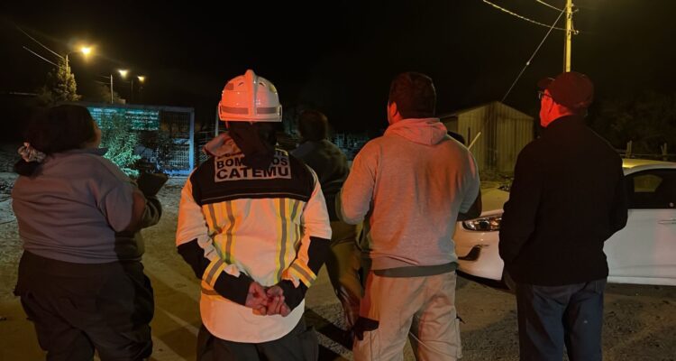 Rescatan a tres excursionistas que se extraviaron durante descenso de cerro Los Corrales en Catemu