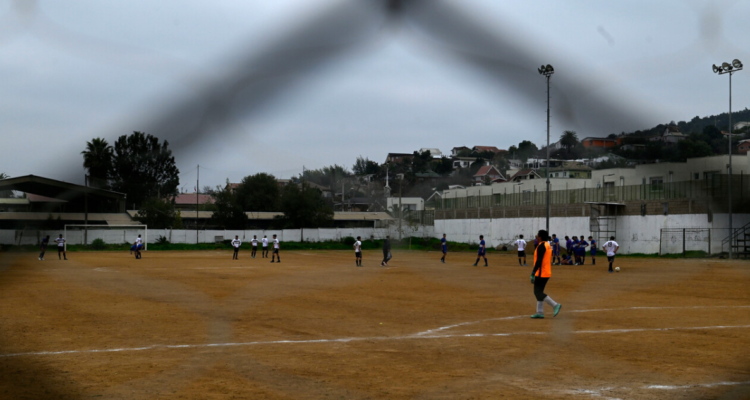 Hombre de 62 años muere tras sufrir descompensación durante partido de fútbol en Villa Alemana