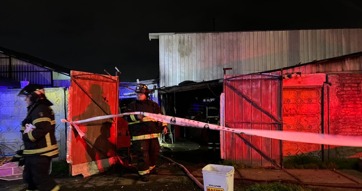 Adulto mayor muere en incendio de bodega en Los Ángeles