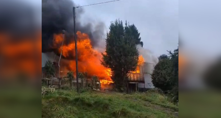 Víctima estaba postrada: adulto mayor muere en incendio de vivienda en Puerto Octay