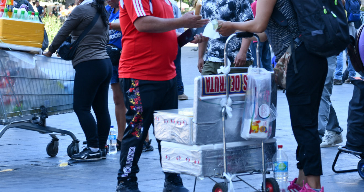 Foto de comercio informal para contextualizar informalidad laboral.