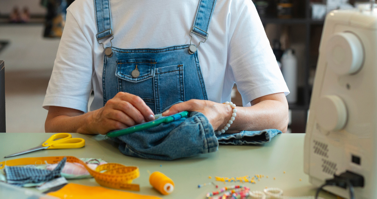 Mujer trabajando en emprendimiento