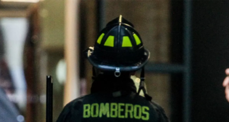 Investigan intencionalidad en incendio en Santiago sospechoso es expareja de la residente