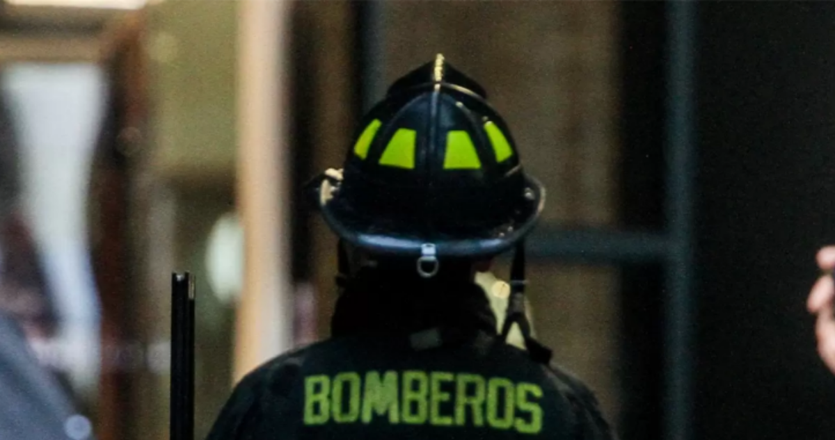 Investigan intencionalidad en incendio en Santiago sospechoso es expareja de la residente